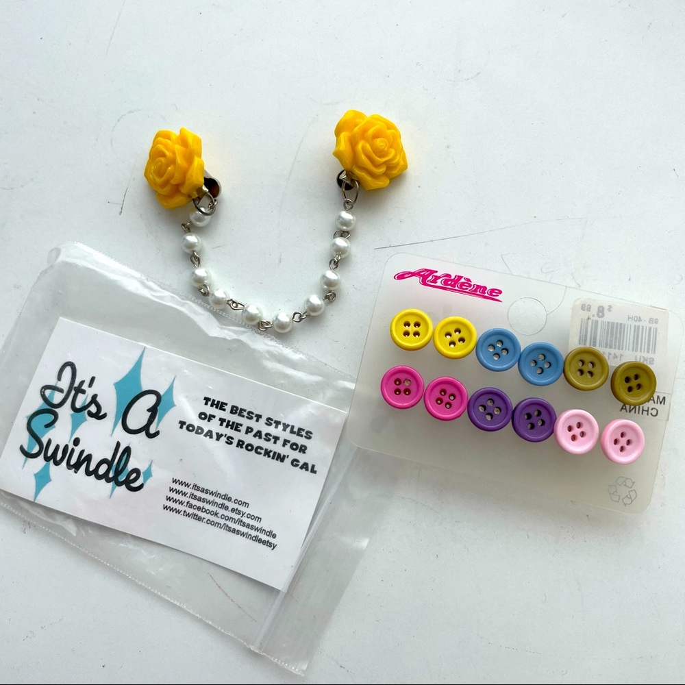 🛍3 for $25🛍 Vintage-Style SweaterClip & Earrings